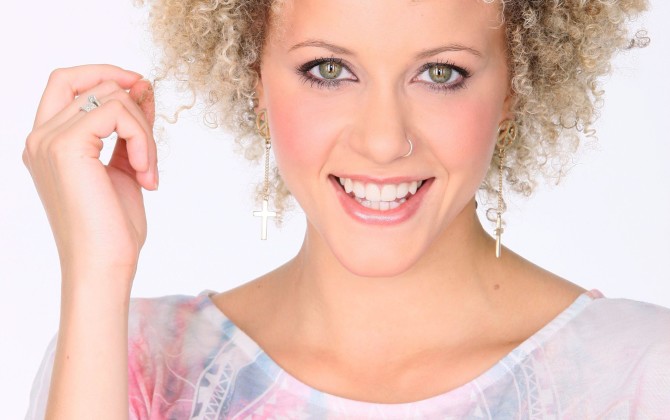 Der Babyspeck ist weg: Unter Uns Star Joy Lee ist wieder topfit!