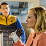 Isabelle (Ania Niedieck) und Deniz (Igor Dolgatschew) sind sich in ihrem Beziehungsfrust mit ihren Partnern ausnahmsweise einmal einig. (Quelle: RTL / Willi Weber)