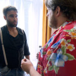 Diego (li.) ist überzeugt davon, dass Holly es nicht ehrlich mit Jan (re.) meint. (Quelle: RTL 2)