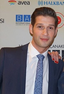 Igor Dolgatschew spielt Deniz Öztürk