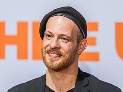 Patrick Müller spielt Tobias Lassner