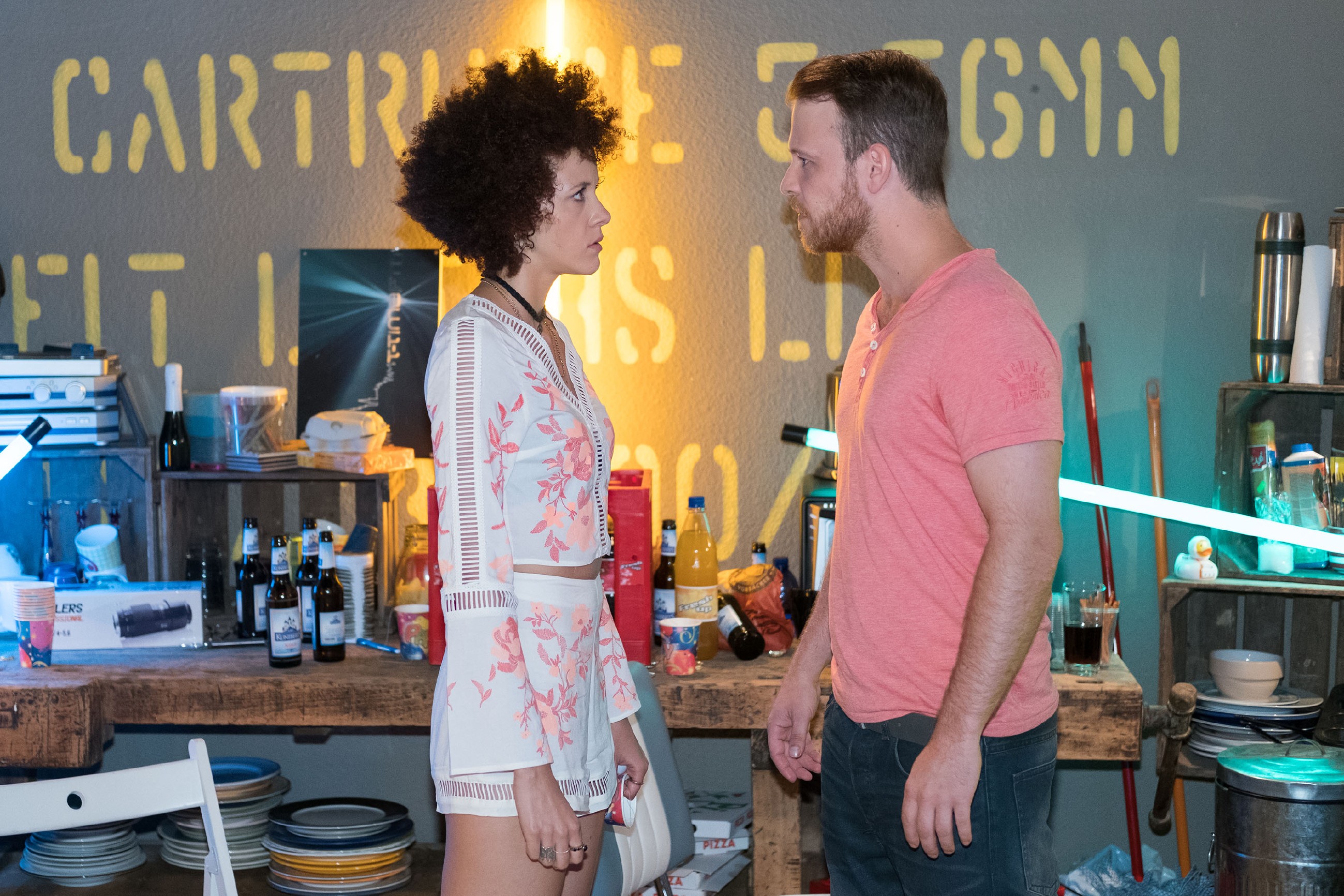 Kommt es zwischen Micki (Joy Lee Abiola-Müller) und Tobias (Patrick Müller) zum endgültigen Bruch? (Quelle: RTL / Stefan Behrens)
